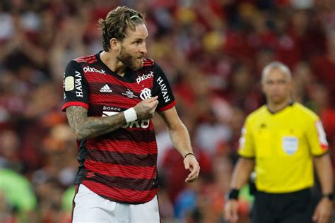 Flamengo abre conversas para renovação Léo Pereira FlaResenha