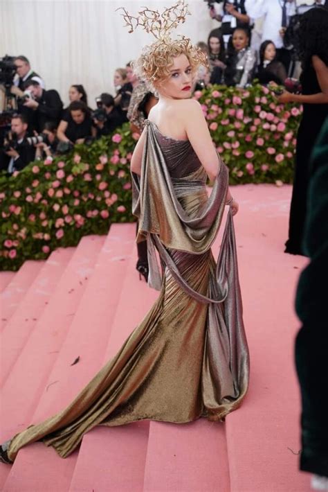 Hot And Sexy Julia Garner Photos ThBlog