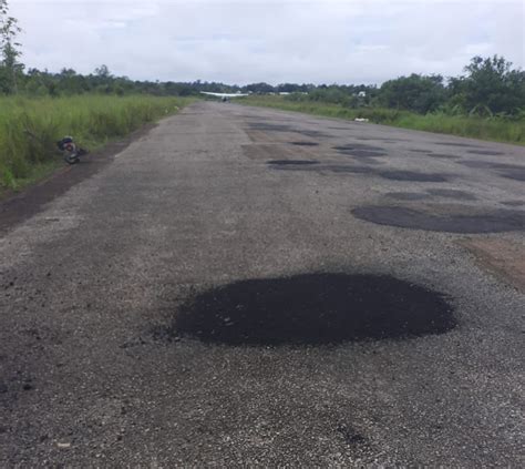 Chegada De Insumos Garante Avan O Na Manuten O Da Pista De Pouso Do