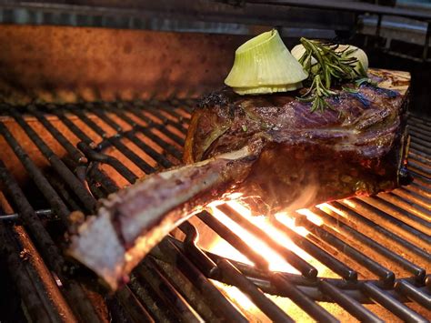 How To Bbq A Tomahawk Steak Steakspecialist