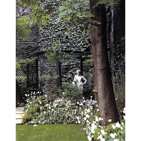 'The Secret Gardens of Paris'