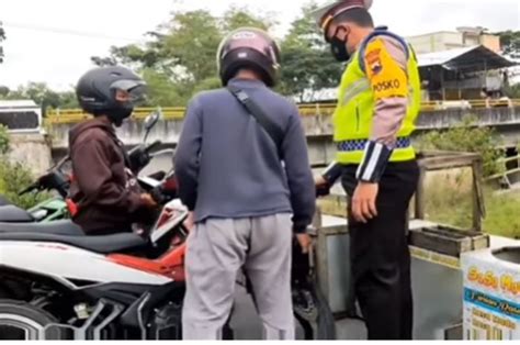 Pemotor Cilik Ini Nangis Keciduk Polisi Motor Tanpa Spion Dan Pakai