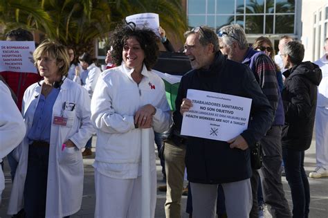 Sanitarios Navarros Se Concentran En Solidaridad Con Gaza