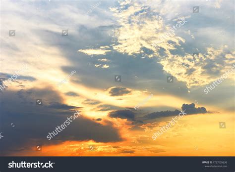 Beautiful Sunset Sky Above Clouds Dramatic Stock Photo 1727005636 ...