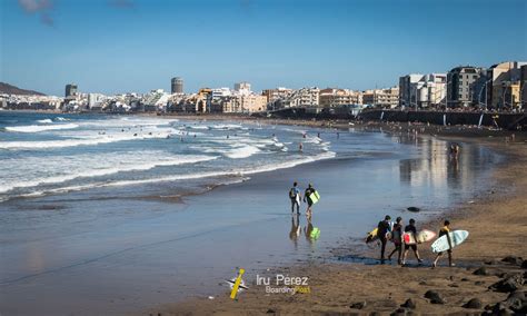 Playa de Las Canteras 365 días de surf en pleno centro de Las Palmas