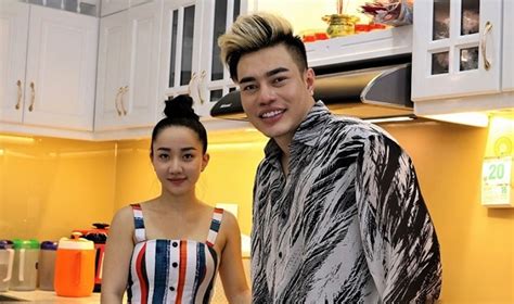 Nhan sắc cô em vợ xinh như hot girl mà thánh livestream kiếm bạc tỷ từng tán hụt