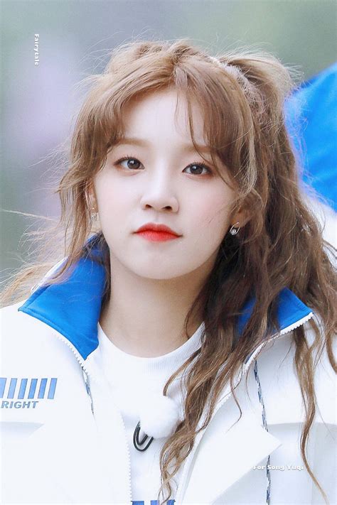 Top sao nữ hot trên Youtube Trung Quốc Nhiệt Ba vượt mặt đàn chị