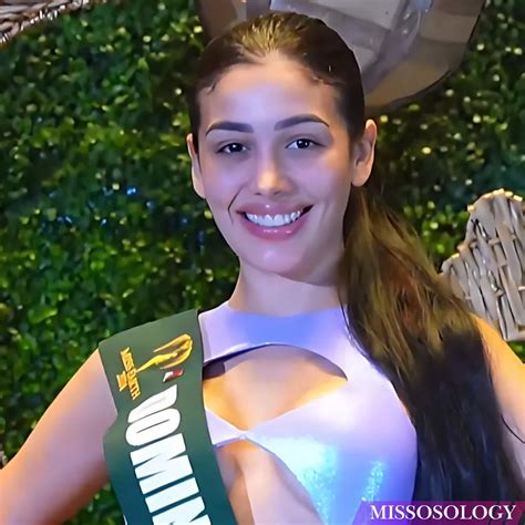 Thí sinh Hoa hậu Trái Đất mặc bikini thi mặt mộc