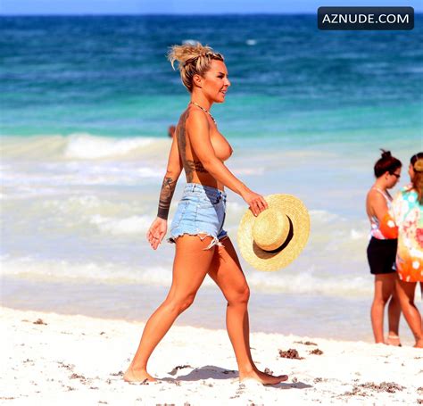 Blanka Lipinska Sexy Shows Off Her Nude Tits While Enjoying The Beach In Mexico Aznude