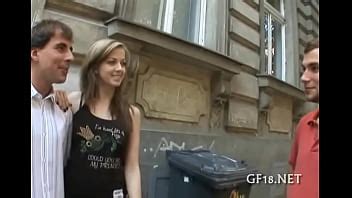 Mira fijamente a este extraño morena follando XVIDEOS