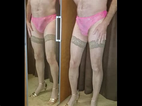 Un homme porte de la lingerie de luxe et éjacule dans sa culotte XVIDEOS