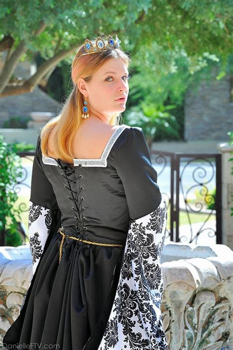 Danielle Hot In Queen Look Outside Images Hot Mature Blonde