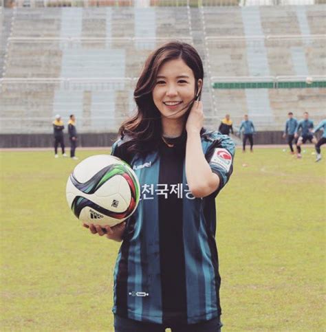 Những hình ảnh hot girl đá bóng xinh chất ngất nhất hiện nay