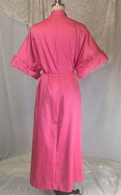 Vintage S Lucie Ann Hot Pink Satin Robe W Green Gem