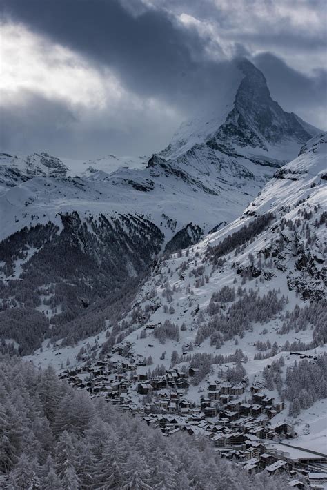 mountain matterhorn zermatt switzerland 11941446 Stock Photo at Vecteezy