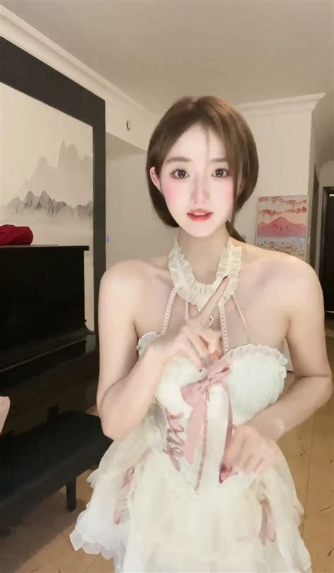 Hot Tiktoker bị phát tán clip nhạy cảm dài 30 phút nói gì