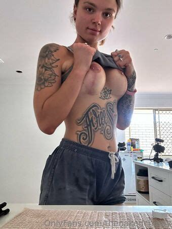 Thenakedchippy Thenakedchippy Nude Leaks OnlyFans Leaked Models The Fappening Leaked Photos