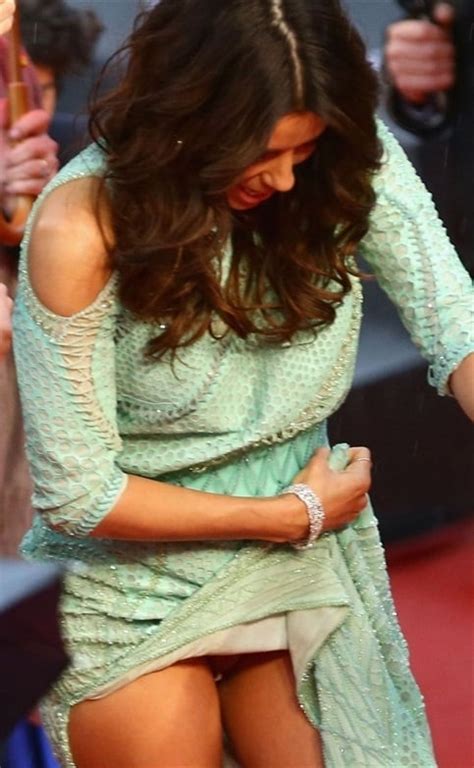 Eva Longoria Shows Her Vagina At Cannes