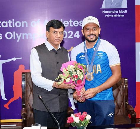 Dr. Mansukh Mandaviya Felicitates Indian Men’s Hockey Team for