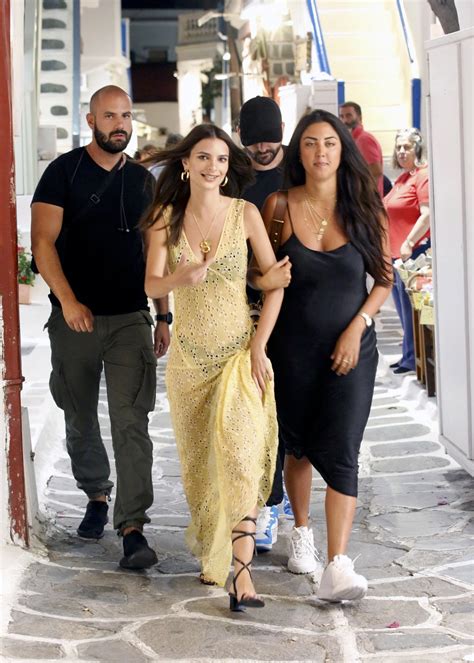 Emily Ratajkowski Hot Celebs Home