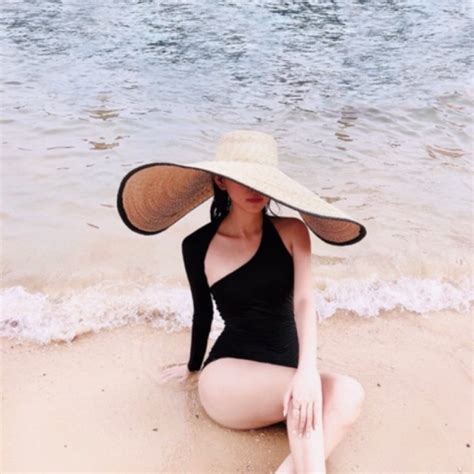 Cách tạo dáng với bikini đi biển đẹp quyến rũ nóng bỏng Yody