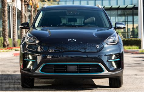 Сравнение автомобилей 2018 Kia e Niro 64 kWh Niro EV VS 2022 BYD Atto 3