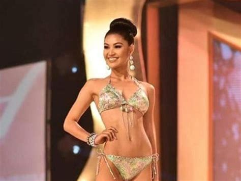 Hot Sexy Neus Marques Bikini Pics