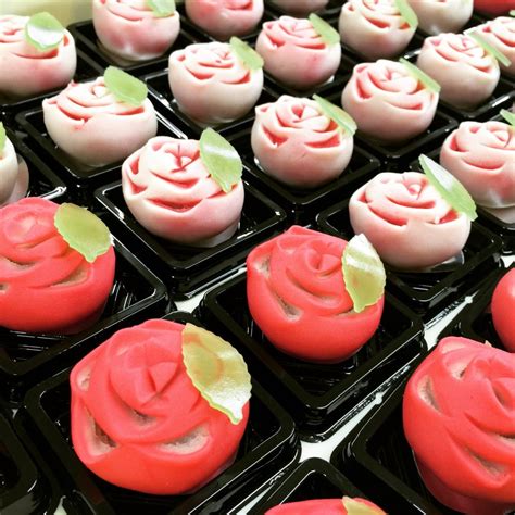 上生菓子 薔薇🌹 ｜ 高槻で和菓子を購入するなら丁寧に炊いた自家製餡子が人気の薩喜庵