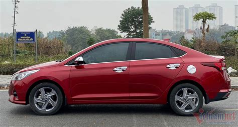nen mua hyundai accent luot gia  trieu dong
