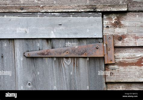 how to install a shed door hinge