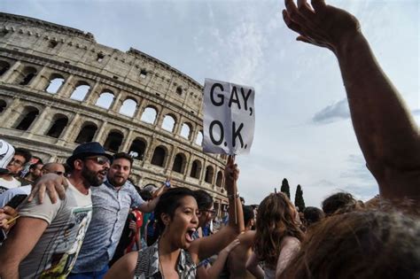 Cari Gay Chi Vota Destra Non Vota Contro Se Stesso IlSole ORE