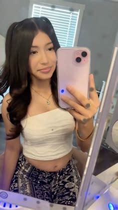 Pin By On Pins By You In Pretty Selfies Pretty Latinas Latina Outfits