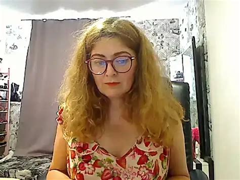 Helen Naked Stripping On Cam For Live Sex Video Chat Gyrls