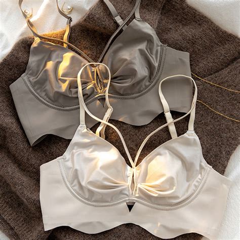 Ready Stock Girl Soft Bra Sexy Wireless Lingerie Fashion Women Bra Underwear Push Up Female
