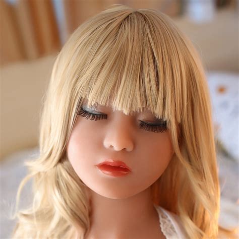 Mignon Blonde Petit Coffre Vagin Fille Silicone D Licat Vierge Poup E R El Adulte