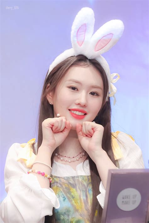 Ily1 Fansign Hana