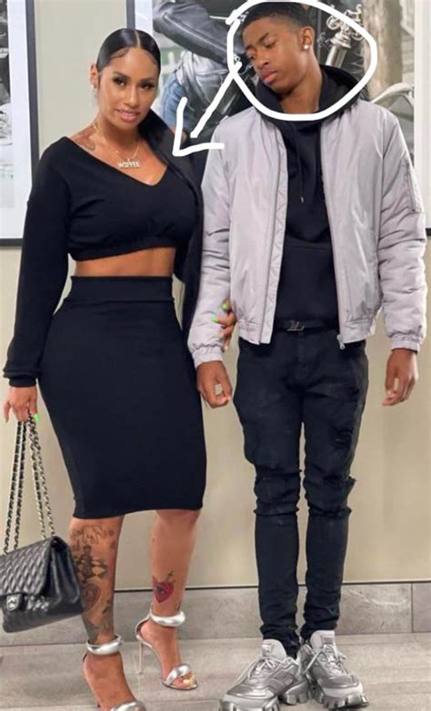 Even Her Son Is Look In His Mom Boobs Such A Milf R Wiffe