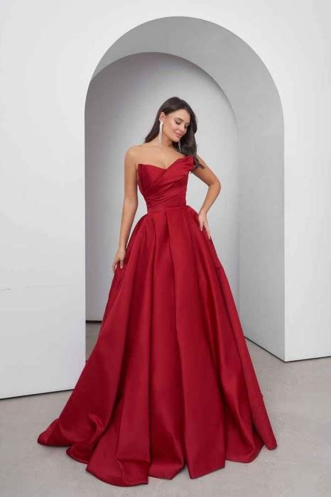 Купить простые вечерние платья в Москве