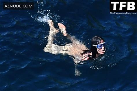 Elizabeth Reaser Sexy Seen Flaunting Her Hot Bikini Body On A Boat In Positano Aznude