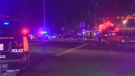 Police pursuit of stolen vehicle ends in crash at Kent intersection | king5.com