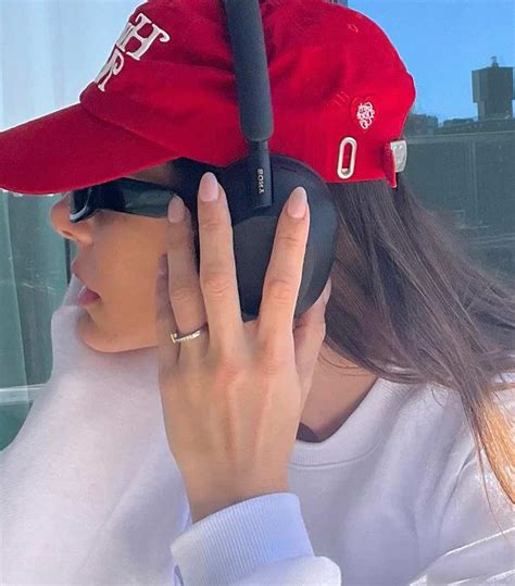 Alerta Vuelven las Naked Nails a las tendencias en uñas 2024