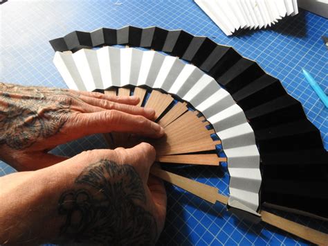 Romans Sur Is Re Dans Les Coulisses De Son Atelier Le Dr Mois Fr D Rick Gay D Voile La