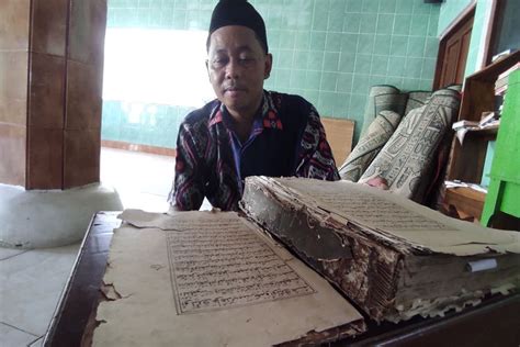 Melihat Mushaf Al Quran Blawong Jejak Sejarah Religi Di Gogodalem