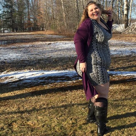 Mujer realiza sesión de fotos en bikini durante tormenta de nieve para entregar mensaje FMDOS