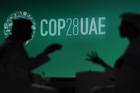 Cop28｜環保人士「染綠」威尼斯大運河 抗議氣候大會無進展 星島日報