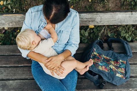 10 Reasons to Breastfeed in Public – Boba UK