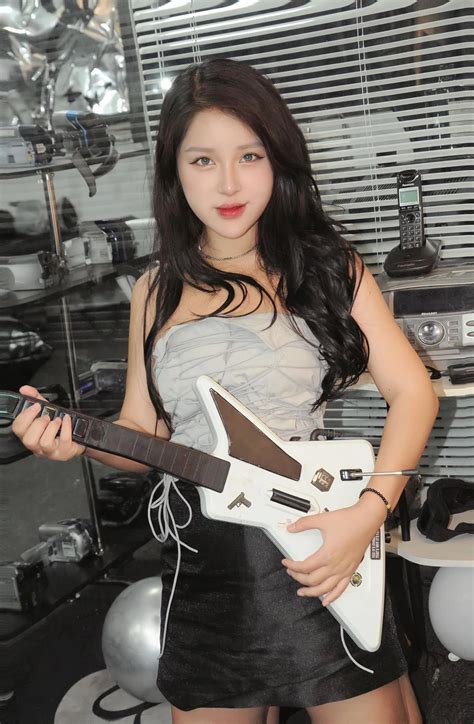 Cô giáo hot girl Thanh Nga dạy vật lý từng gây sốt mạng xã hội cuộc sống hiện tại gây bất ngờ