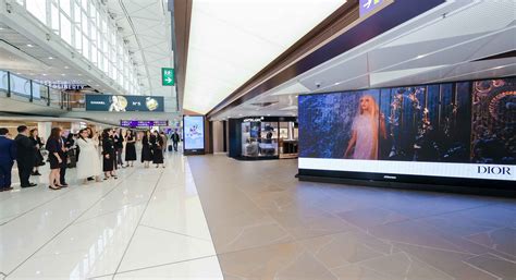 Christian Dior offers visual feast to travelers at Hong Kong