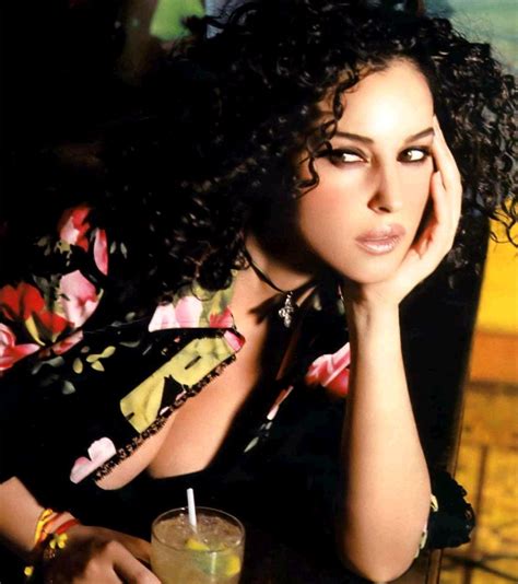 Hot Italian Celebrity Monica Belluci Picture Gallery