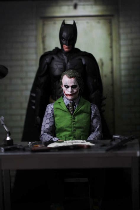 Hot Toys DX11 The Joker Again Figround